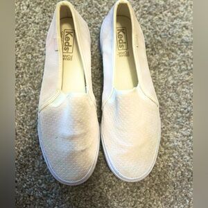 Keds Women’s off white slip on sneakers Size 7